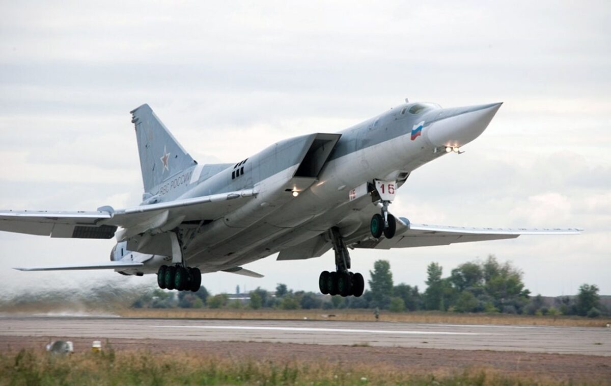 У Росії впав військовий літак Ту-22М3: бив вночі ракетами по Україні